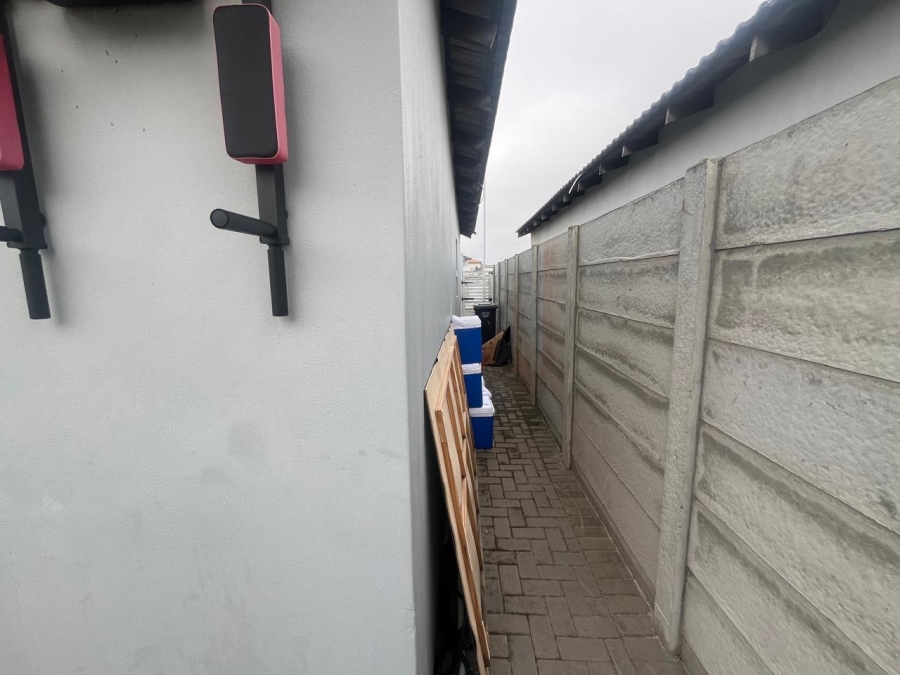 2 Bedroom Property for Sale in Parklands North Western Cape